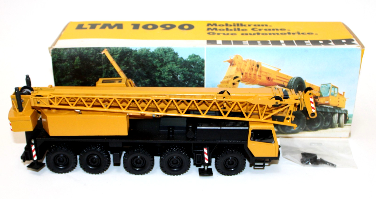 Conrad 2023 Liebherr LTM 1090 Mobile Crane 1:50 Boxed Germany