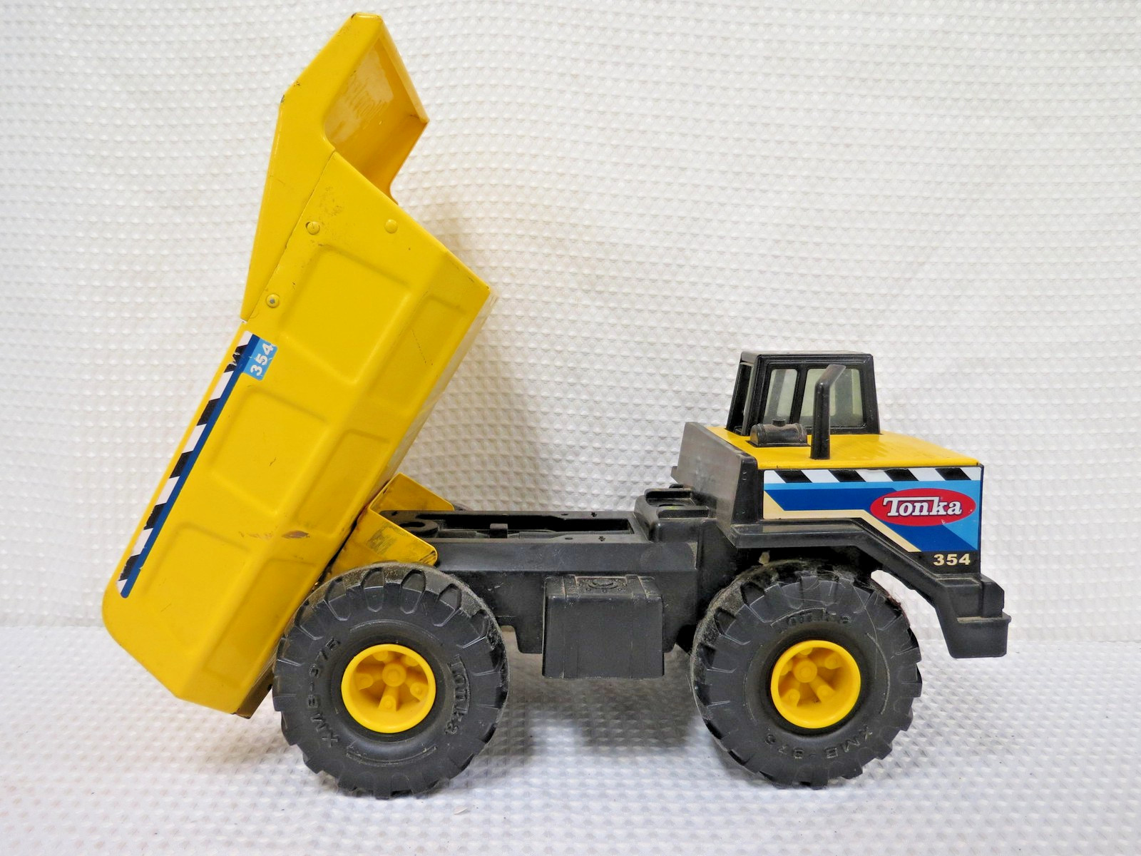 Vintage Tonka Steel Classics 354 Mighty Yellow Dump Truck Toy Construction 17″