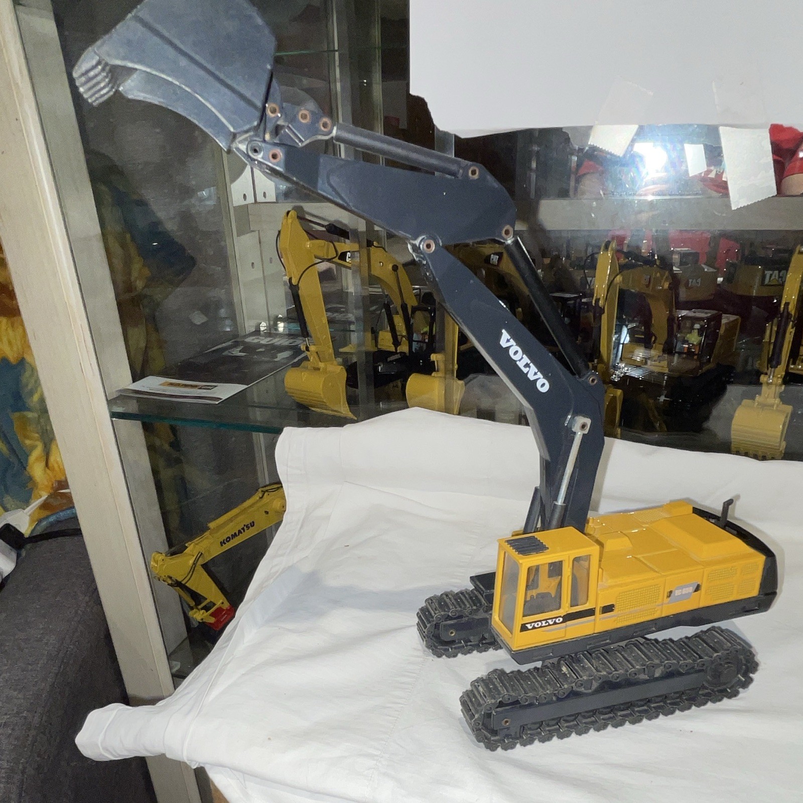 Volvo EC 650 Tracked Excavator Diecast Construction Equipment Model Yellow Gray