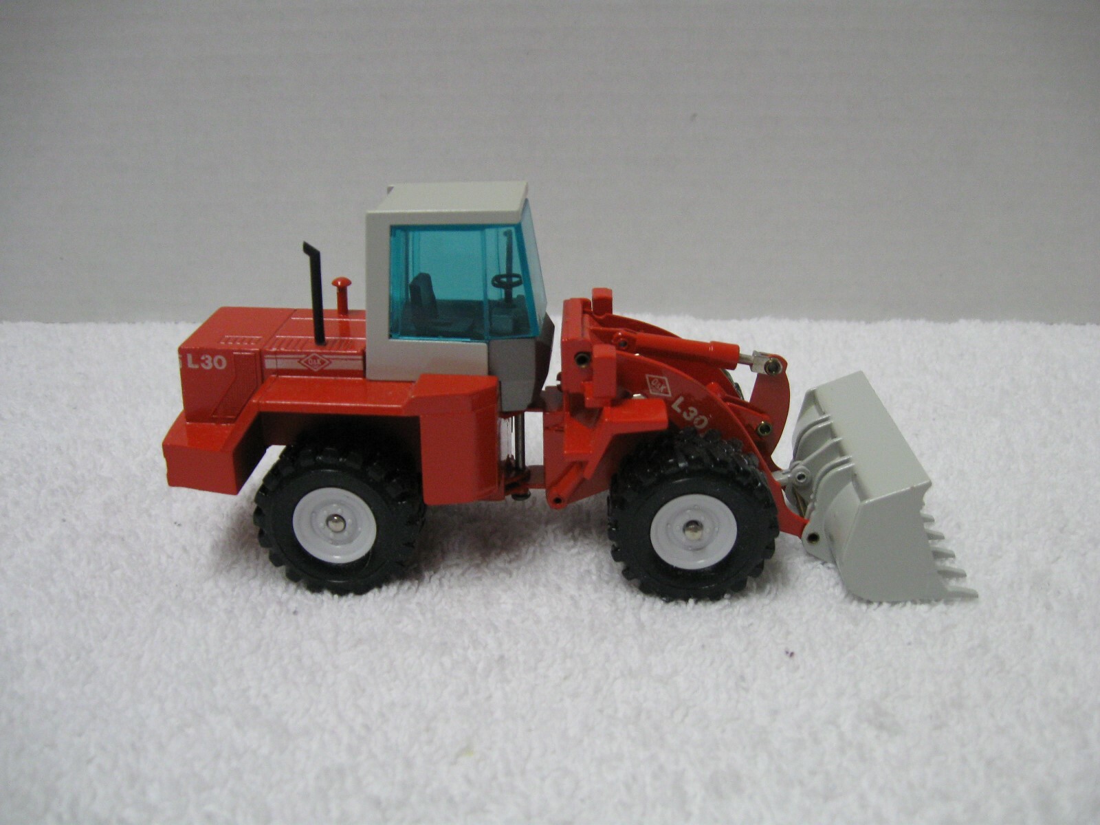 NZG O & K L30 RUBBER TIRE LOADER ~ 1/50 SCALE