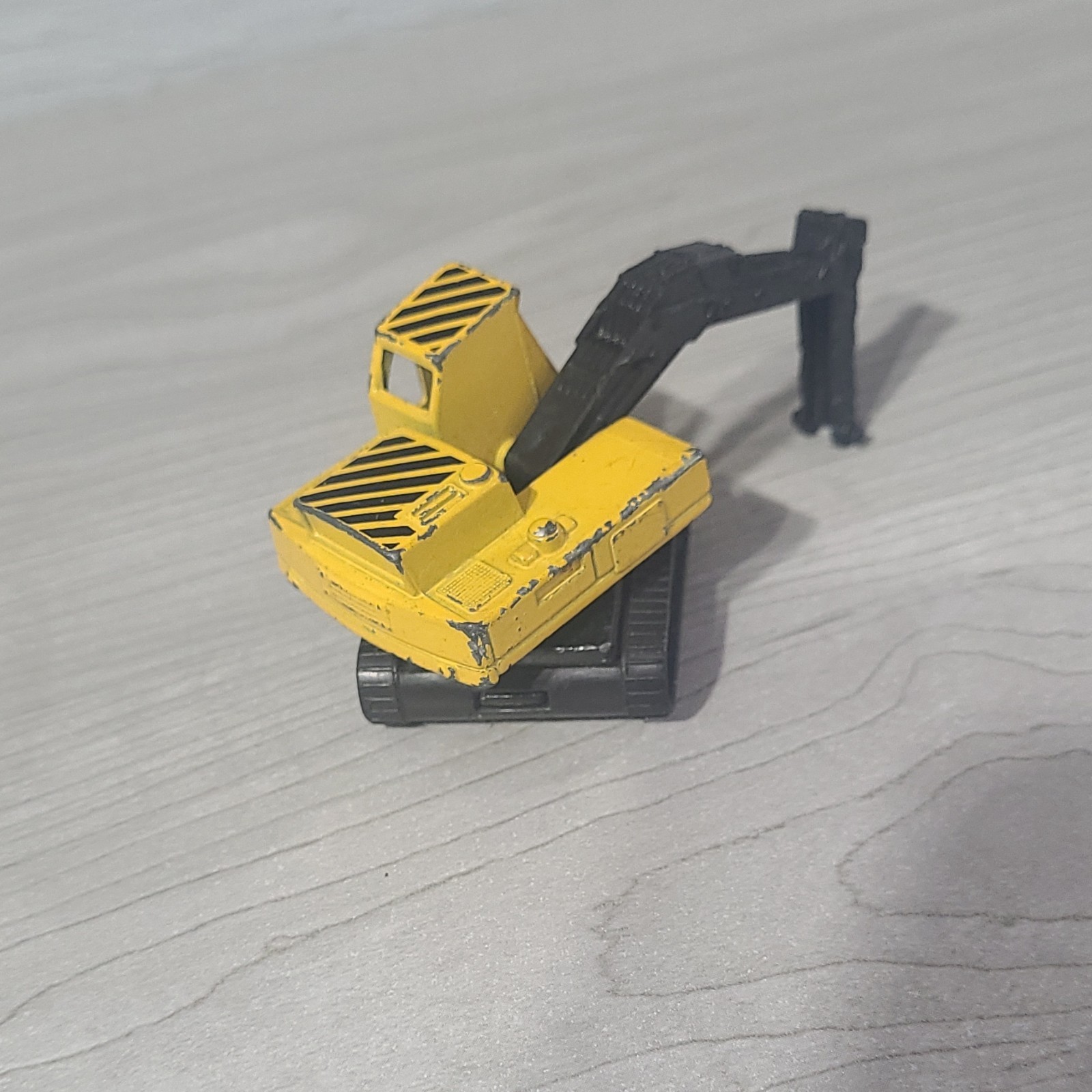 1980 Matchbox Diecast Excavator Tracked Construction Vehicle-Bucket missing