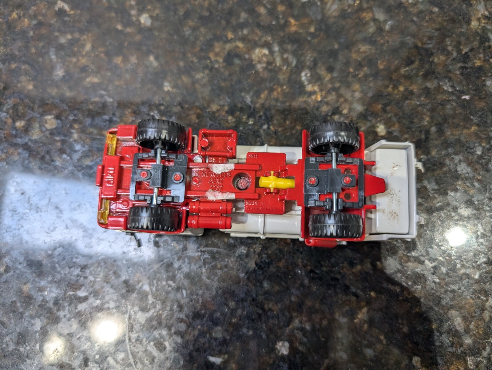 Siku 1:55 Scale 2511 Mercedes 2232 Garbage Refuse Truck White/Red Diecast Model