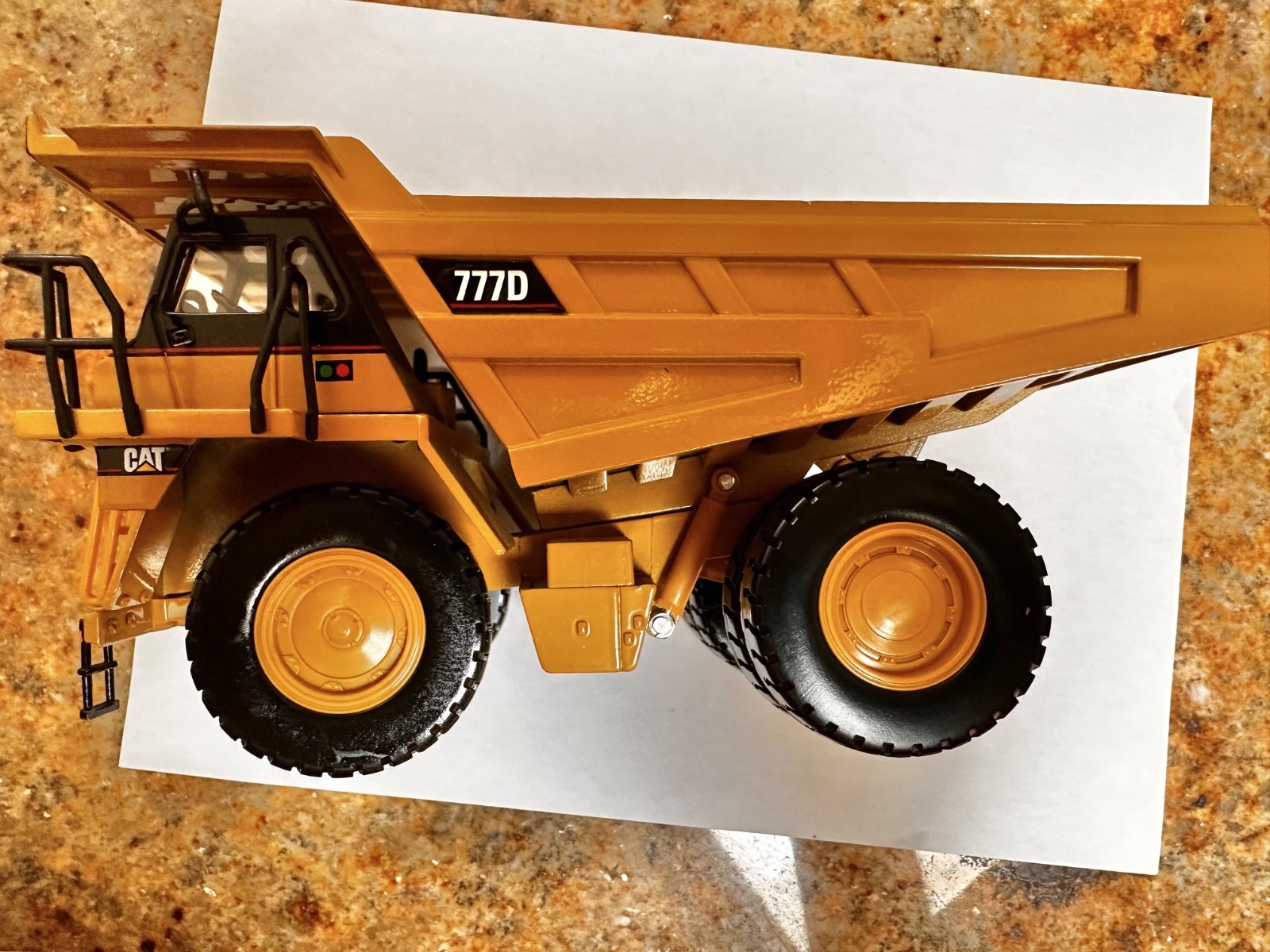 Diecast Masters 85104C Cat 777D Off-Highway Truck 1/50 Scale in great condition