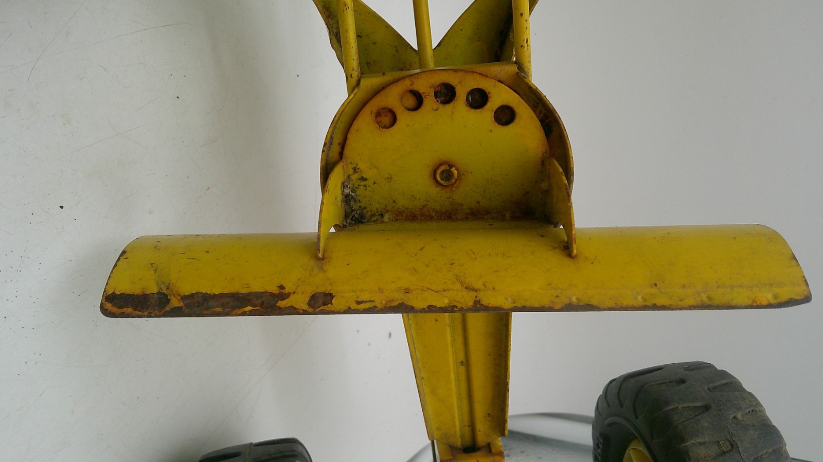 Vintage Tonka Pressed Steel Road Grader MR-970 17.5″ Fair Condition