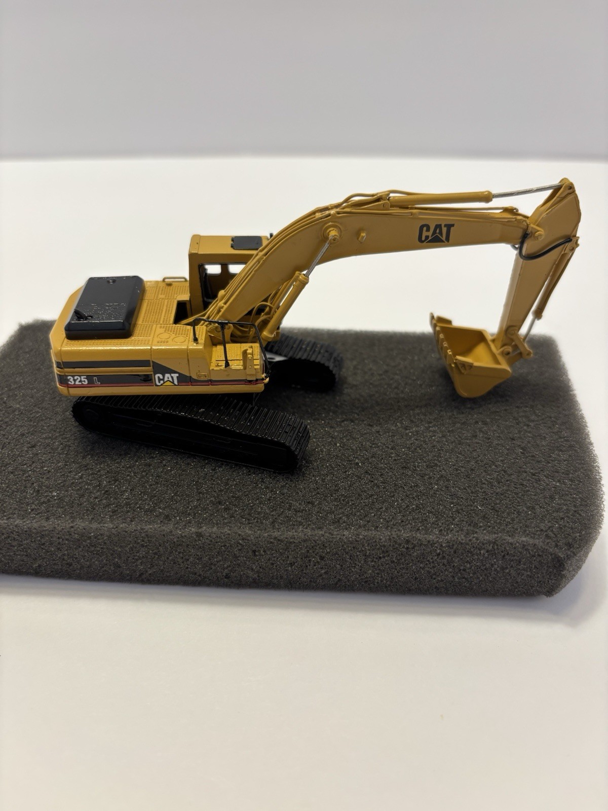 Classic Construction Models Cat 325L Hydraulic Excavator 1:87 Brass Limited Edi…