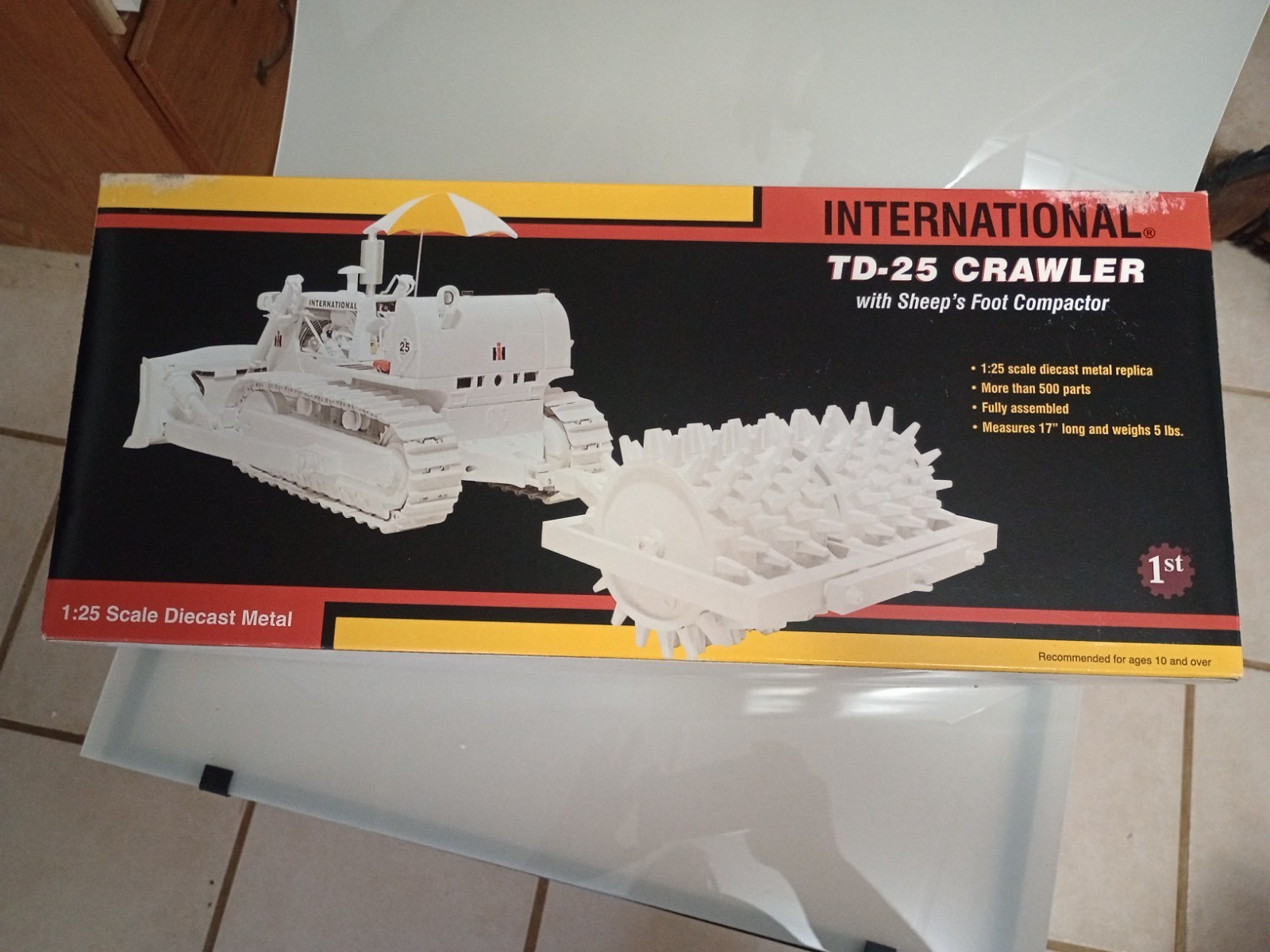 1/25 White International TD-25 Crawler with Sheep’s Foot Compactor by First Gear