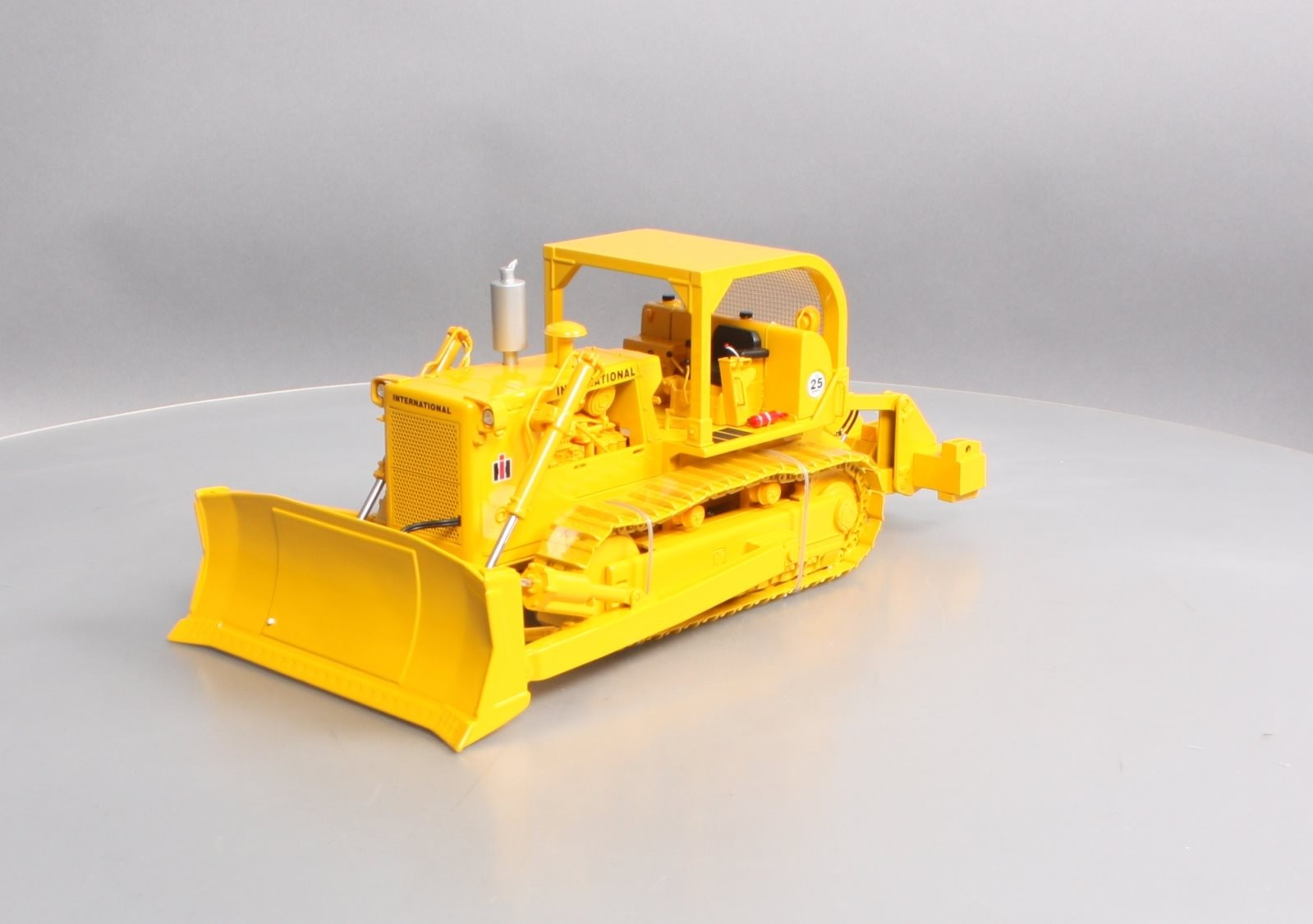 First Gear 79-0156 1:25 DieCast Construction Pioneer International TD-25 Crawler
