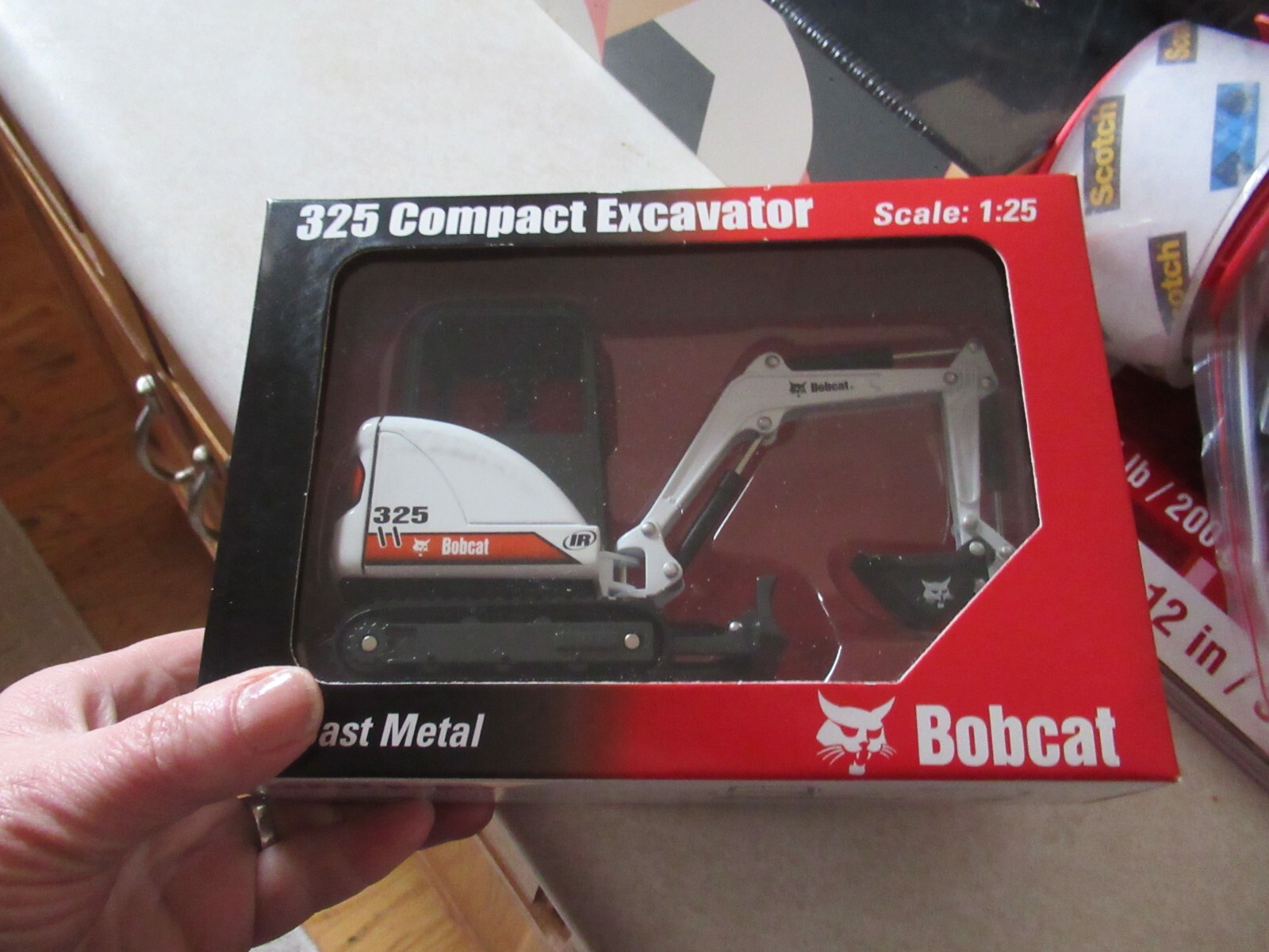 Bobcat 325 Compact Excavator – Wan Ho 1:25 Scale Diecast Model #6901668 rare new