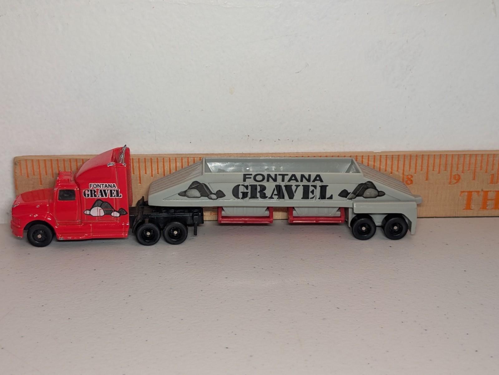 Gravel Hauler/Construction – Fontana Gravel (1:100? Maisto), Loose Diecast