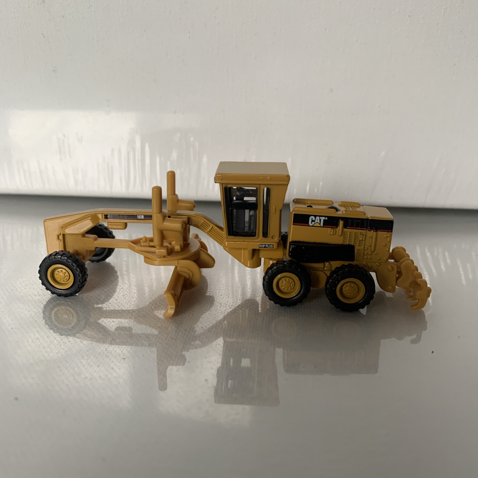 Ertl Norscot Road Construction Equipment (Rubber Tracks On Bulldozer Missing)