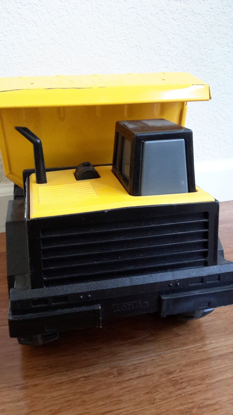 2012 Hasbro Tonka Truck 354 Yellow Construction Large Metal Dump Truck XMB-975