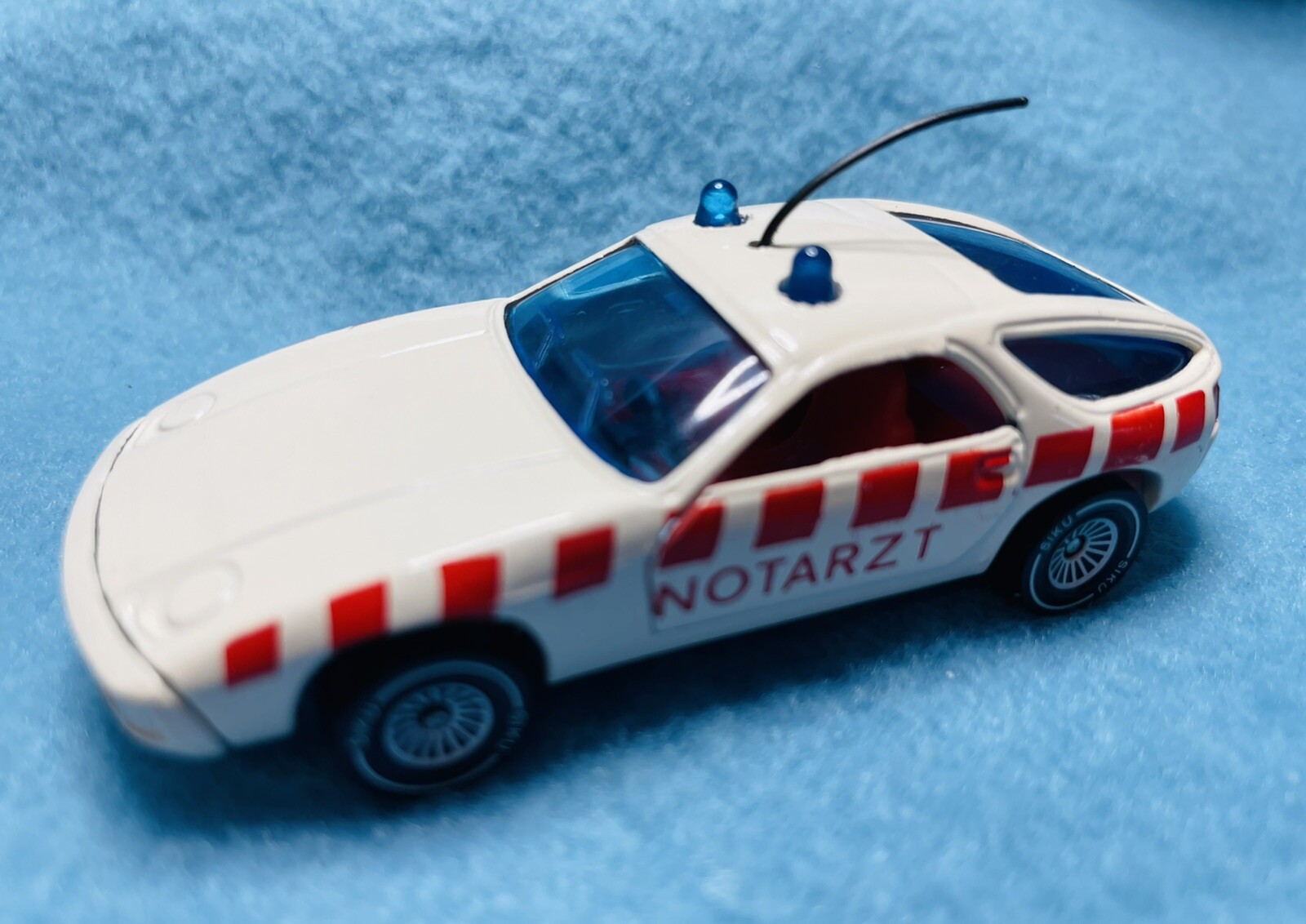Vintage SIKU West Germany – PORSCHE 928 – NOTARZT – Police – No. 1037 – NOS