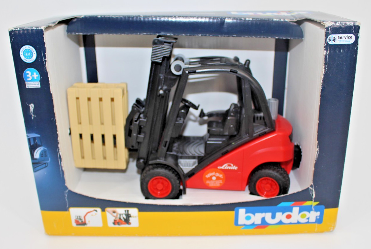 Linde H30D Forklift with 2 Pallets by Bruder 02511 NEW IN THE BOX