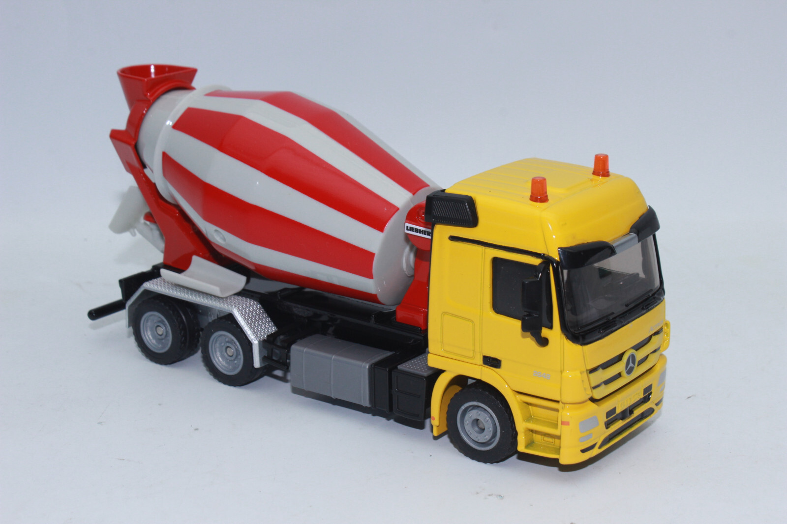 SIKU 3539 Mercedes Benz Truck Mixer Yellow/Red Cement Mixer 1:50 New IN Boxed