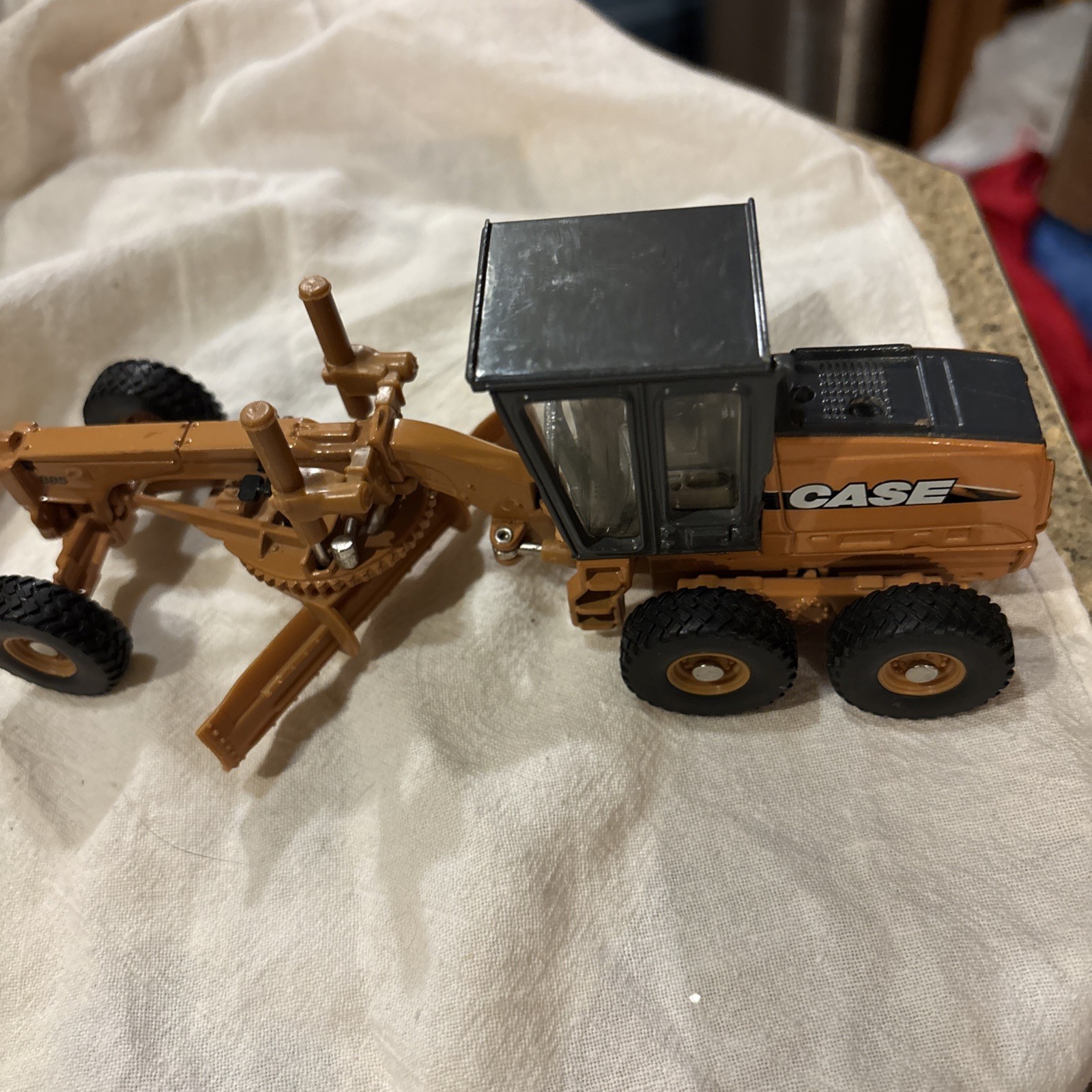 1:50 Scale ERTL Case 885 Motor Grater Die Cast