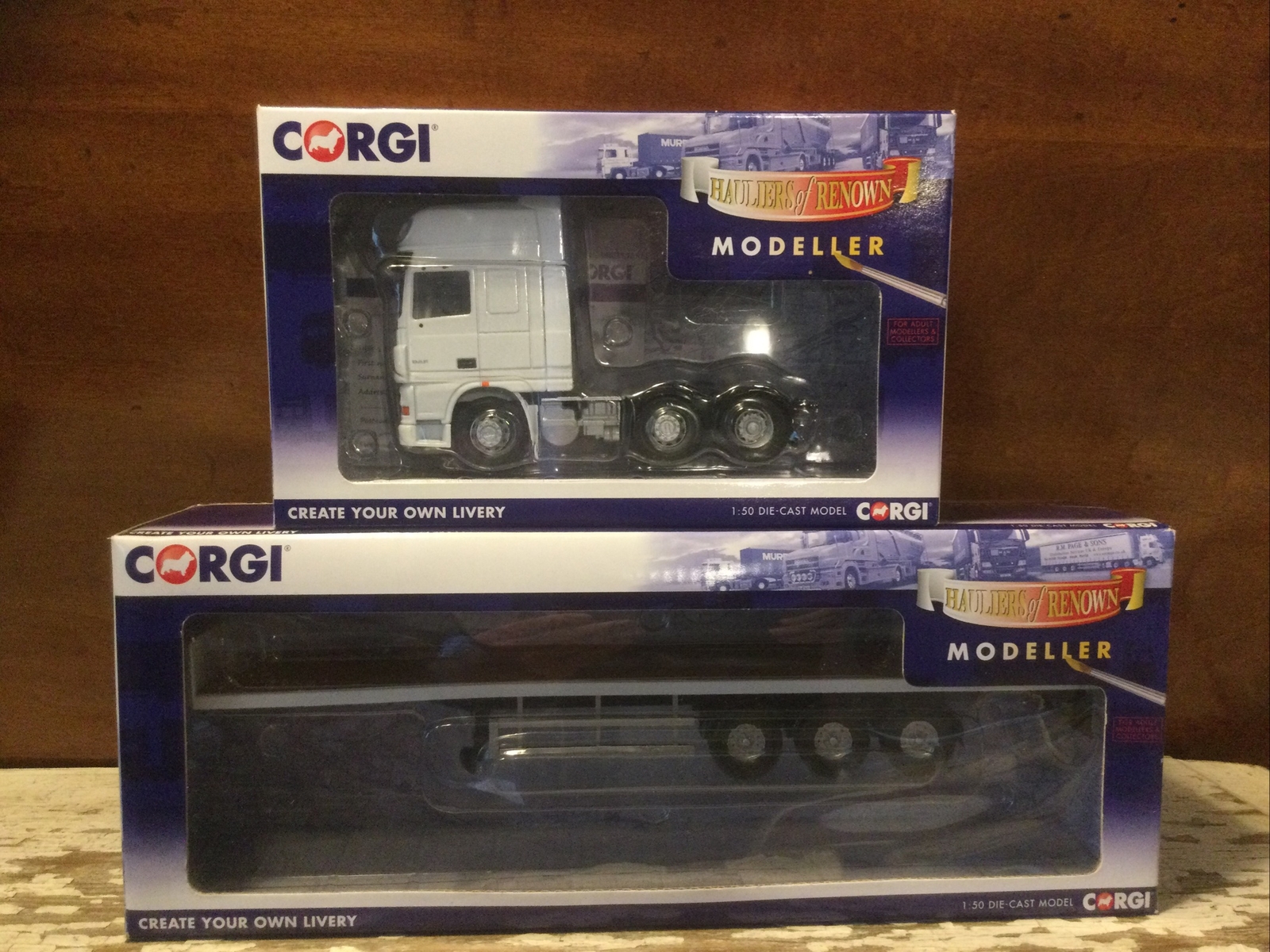 Corgi 1:50 Diecast Modeller DAF XF 105 Truck Cab-W/Tri Axle Flatbed Trailer-NIB