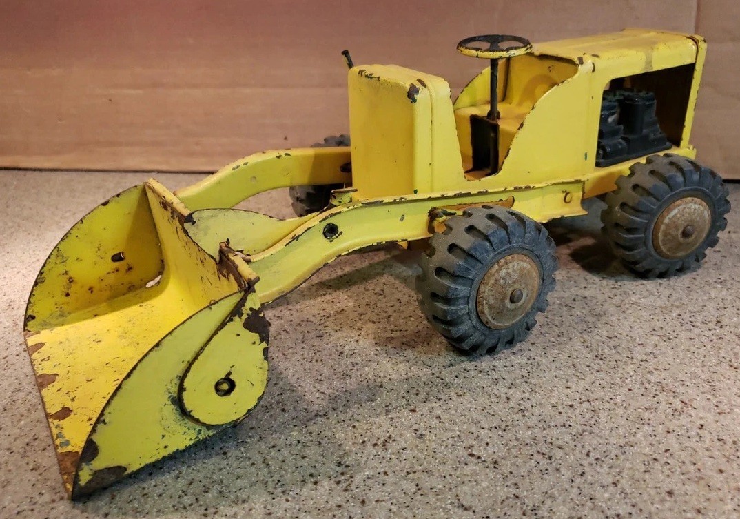Vintage Pressed Steel Marx Lumar High Lift Loader Tractor