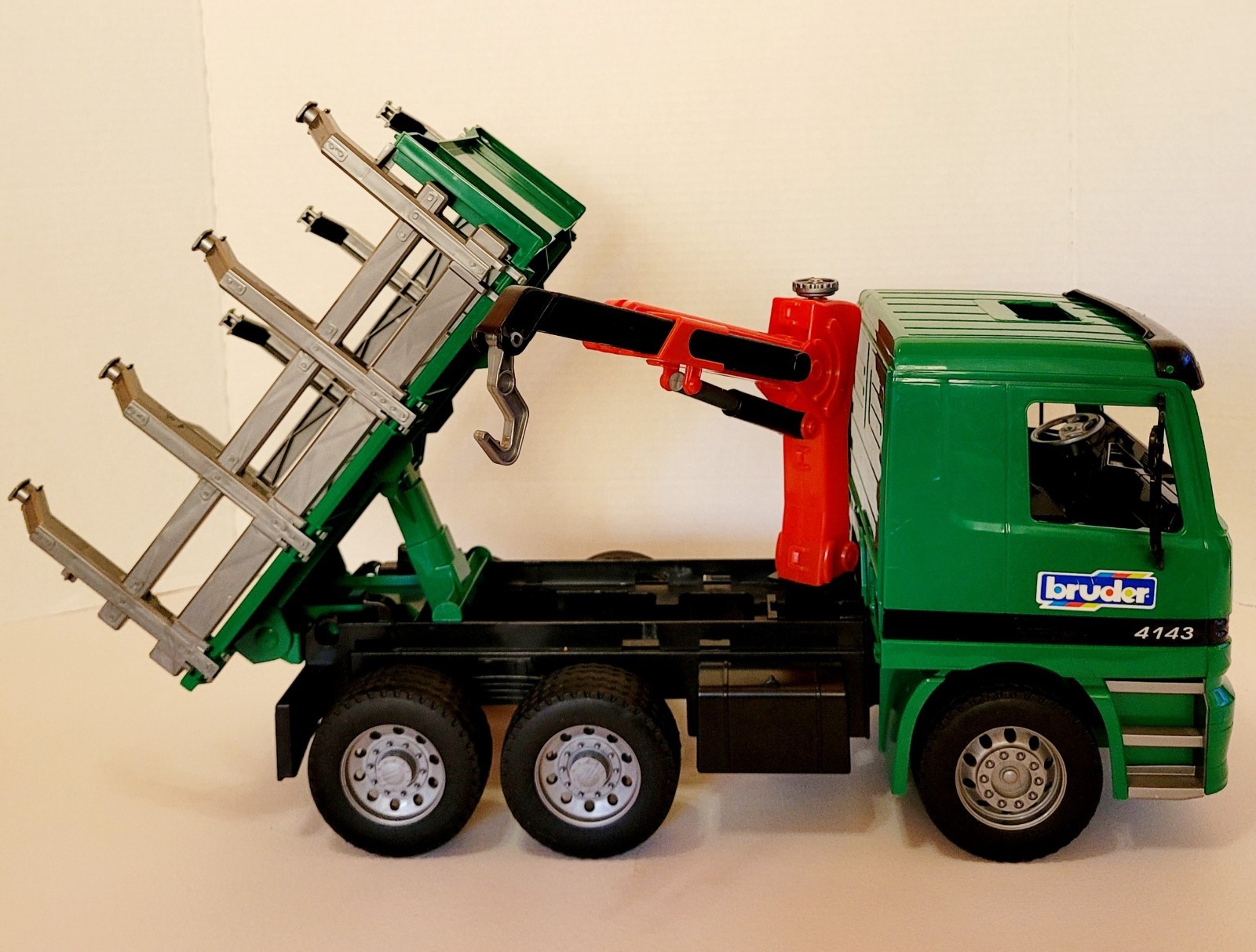 BRUDER 4143 LOGGING TRUCK ACTOS MERCEDES BENZ LOGO-MADE IN GERMANY