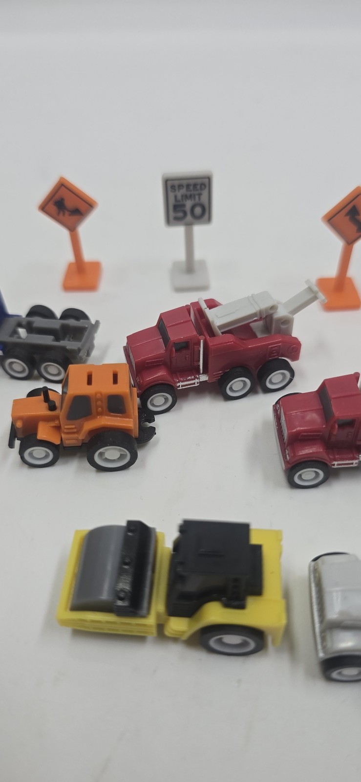 Mini Diecast Construction & Utility Vehicle Toy Set with Road Signs & Finish
