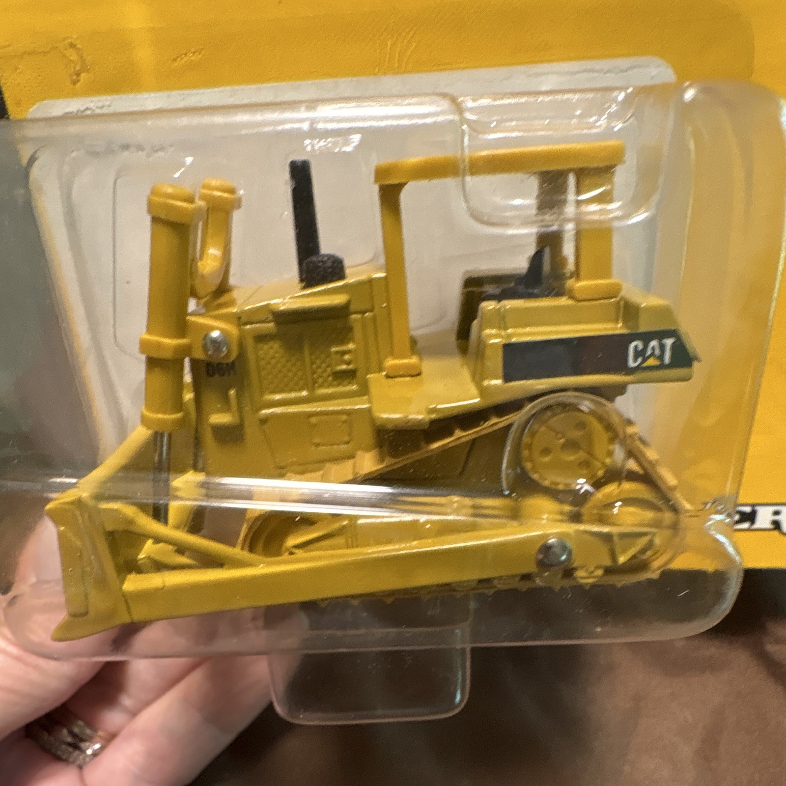 Ertl CAT Caterpillar D6H Track-Type Tractor 1:64 Diecast Unopened Box 2416