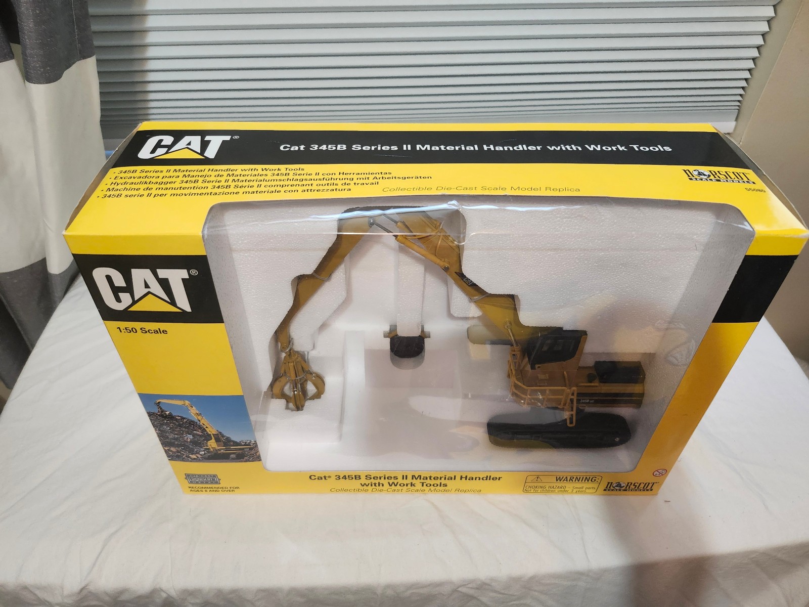 Norscot 1:50 Scale #55080 Caterpillar 345B Series II Material Handler with tools