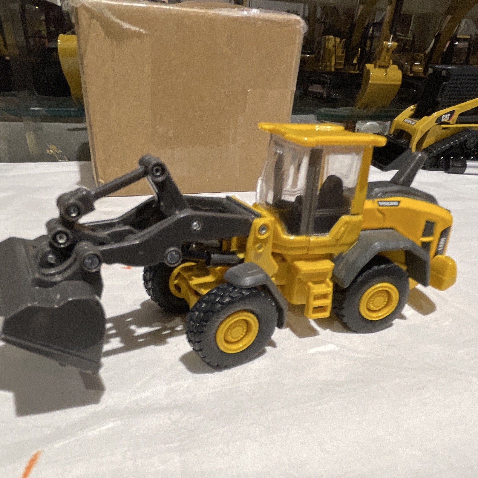 Volvo L60H Articulated Wheel Loader Diecast Model 1:50 Yellow Gray