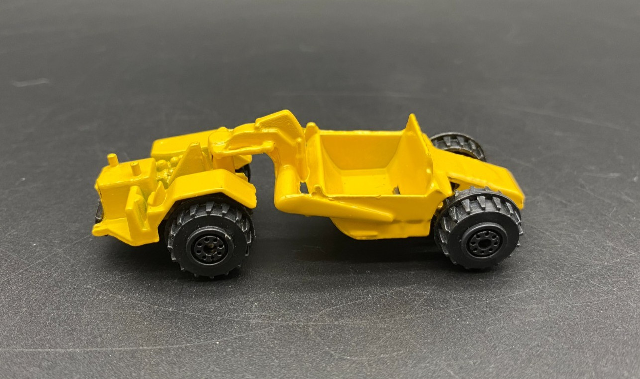 Zee Toys P377 Scraper Truck 1:64 Scale Diecast Construction Vehicle