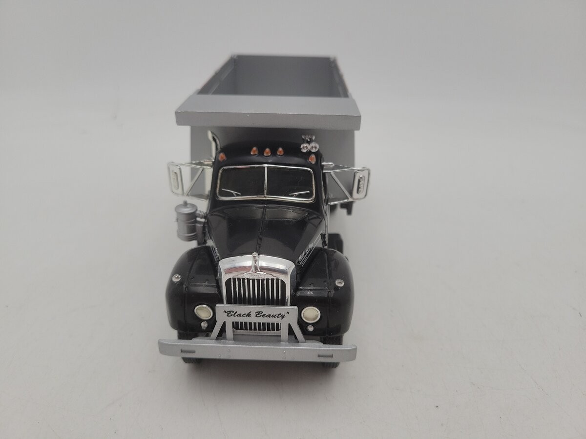 First Gear 19-0008 1:34 Scale 1960 Model B-61 Mack Dump Truck EX/Box
