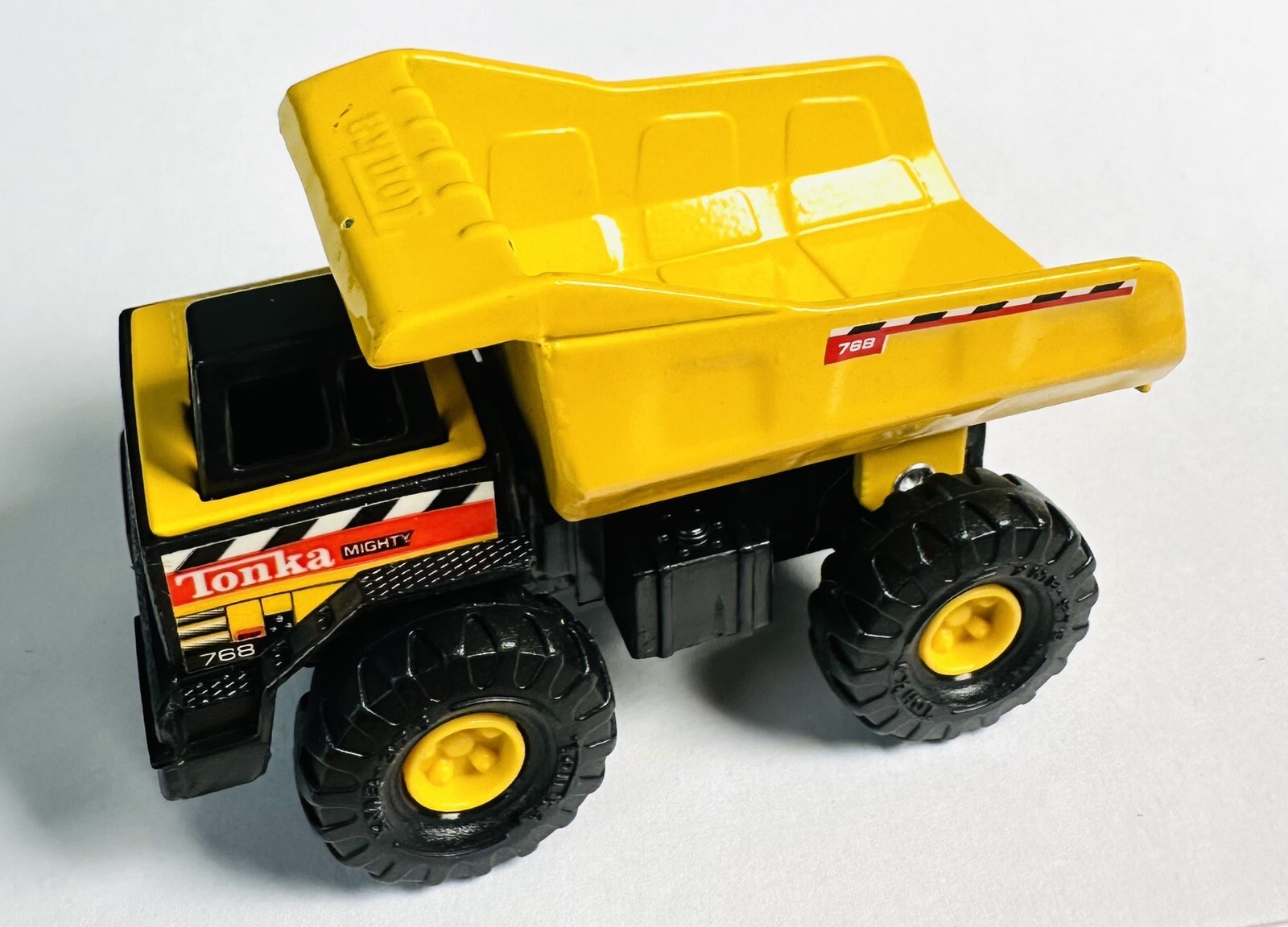 1998 Tonka Mighty #768 Hasbro Diecast Toy Truck Excavator Dump Truck Maisto