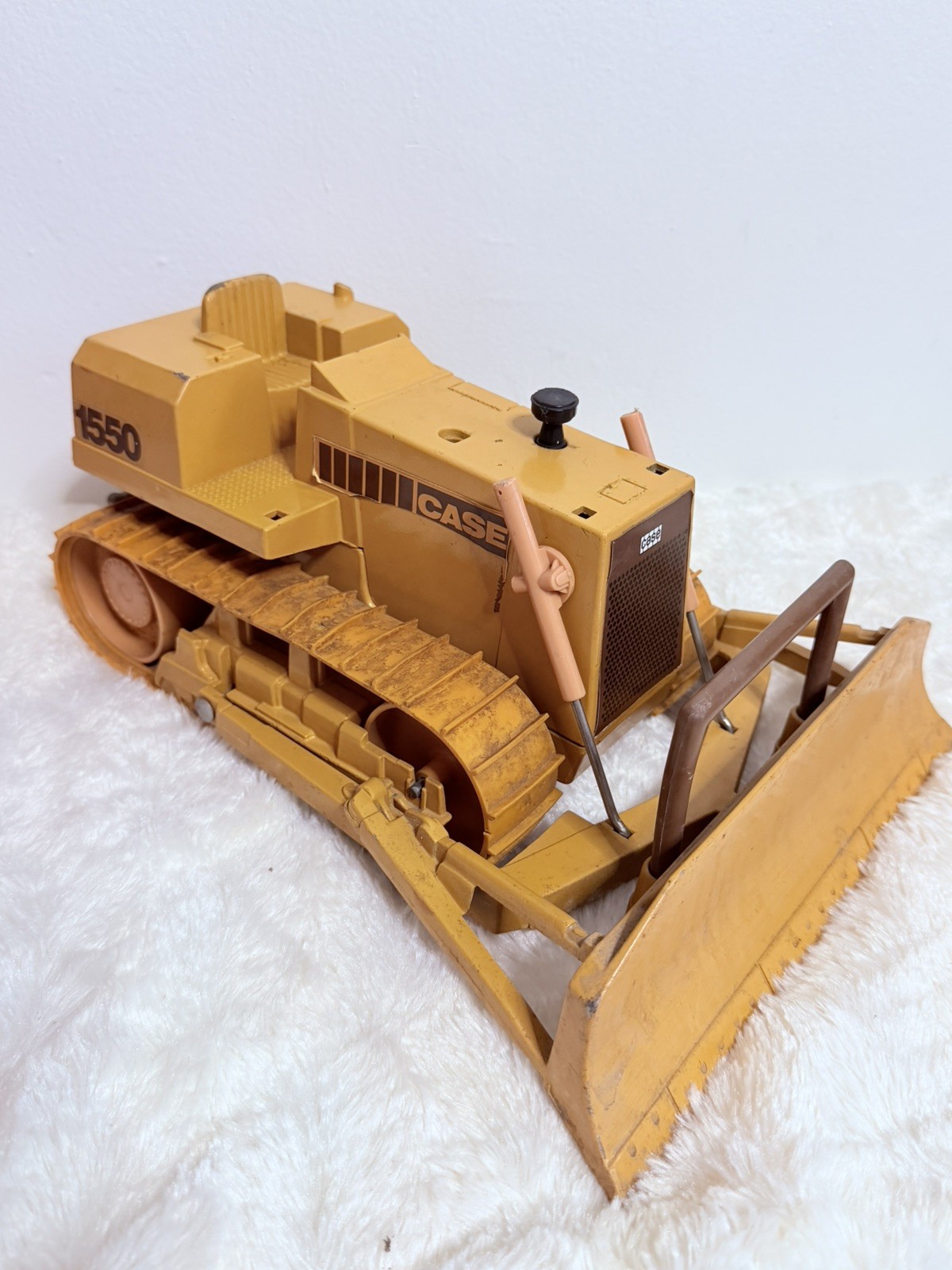 Vintage Ertl Case 1550 Dozer Winch 1/16 Diecast Metal USA Bulldozer Toy display