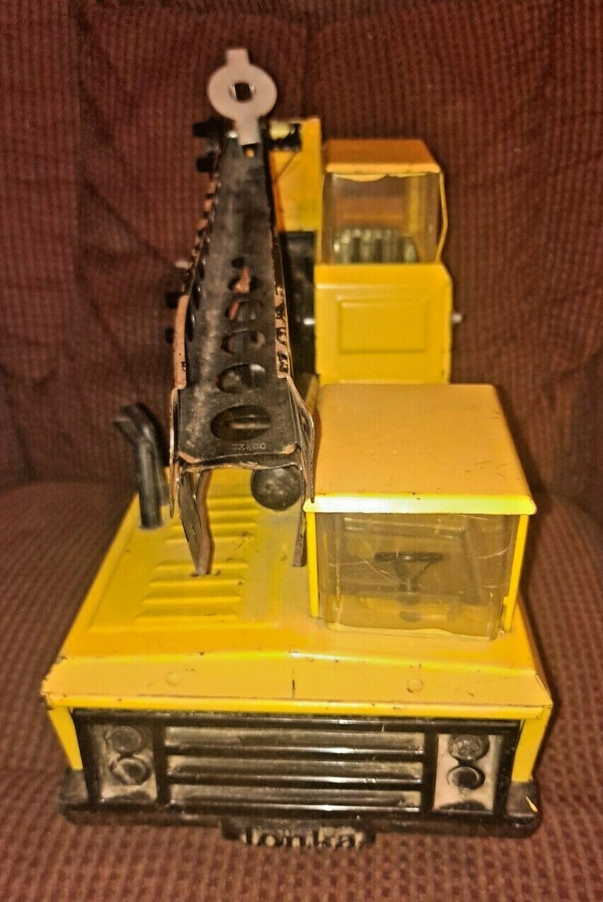 Vintage Metal Mighty Tonka Claw Crane Truck MR-970